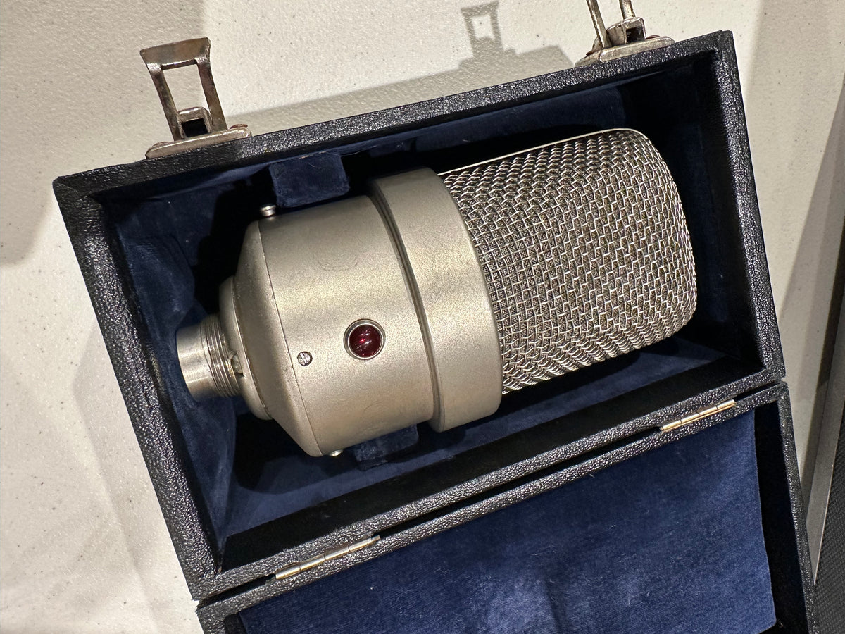 Neumann M 49 in original transit case